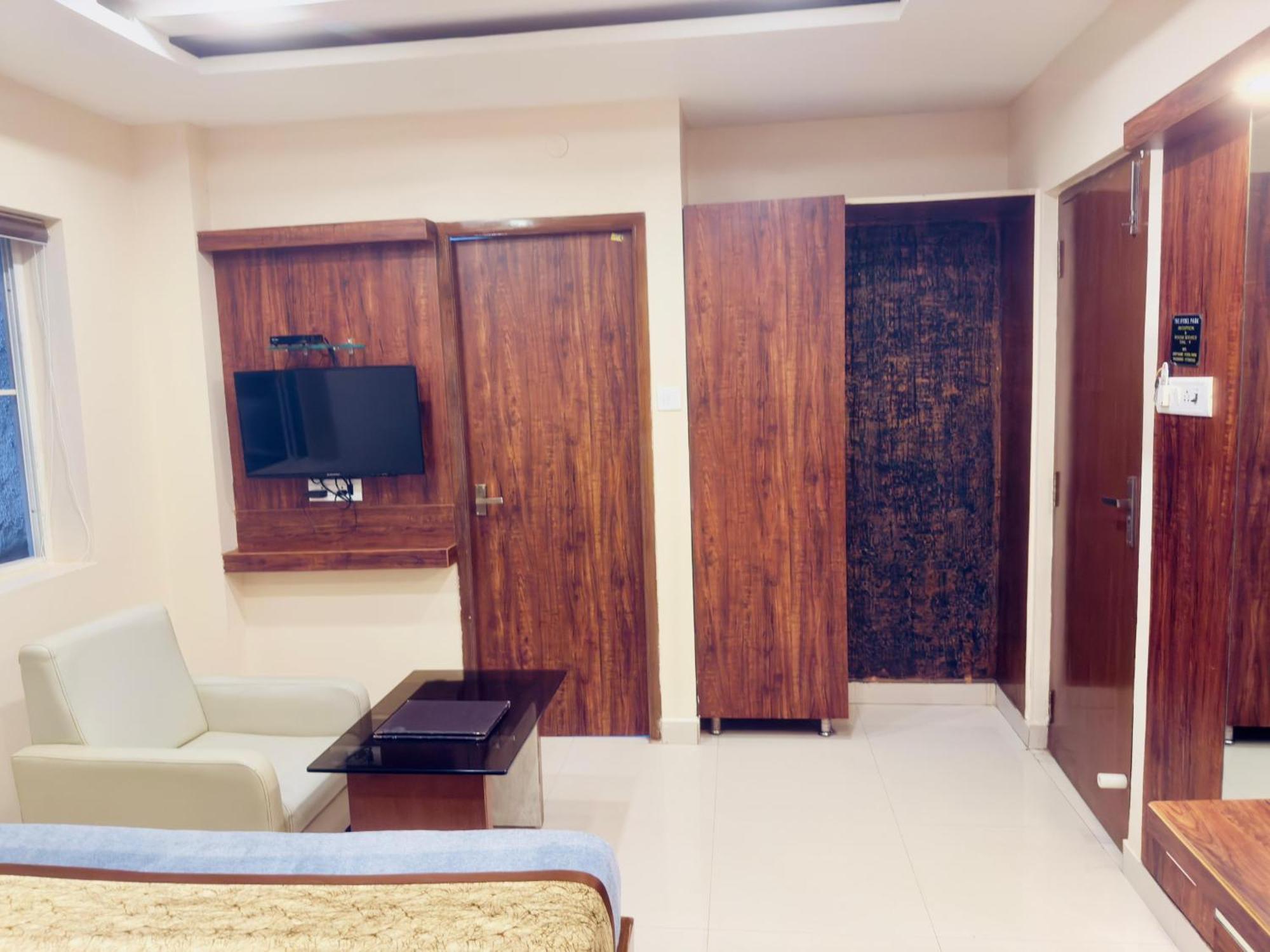 The Hydel Park Hotel Chennai Eksteriør billede