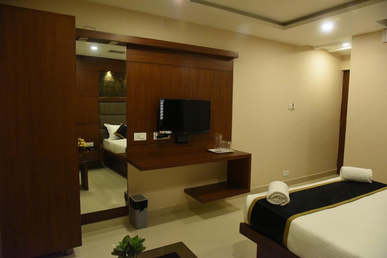 The Hydel Park Hotel Chennai Eksteriør billede