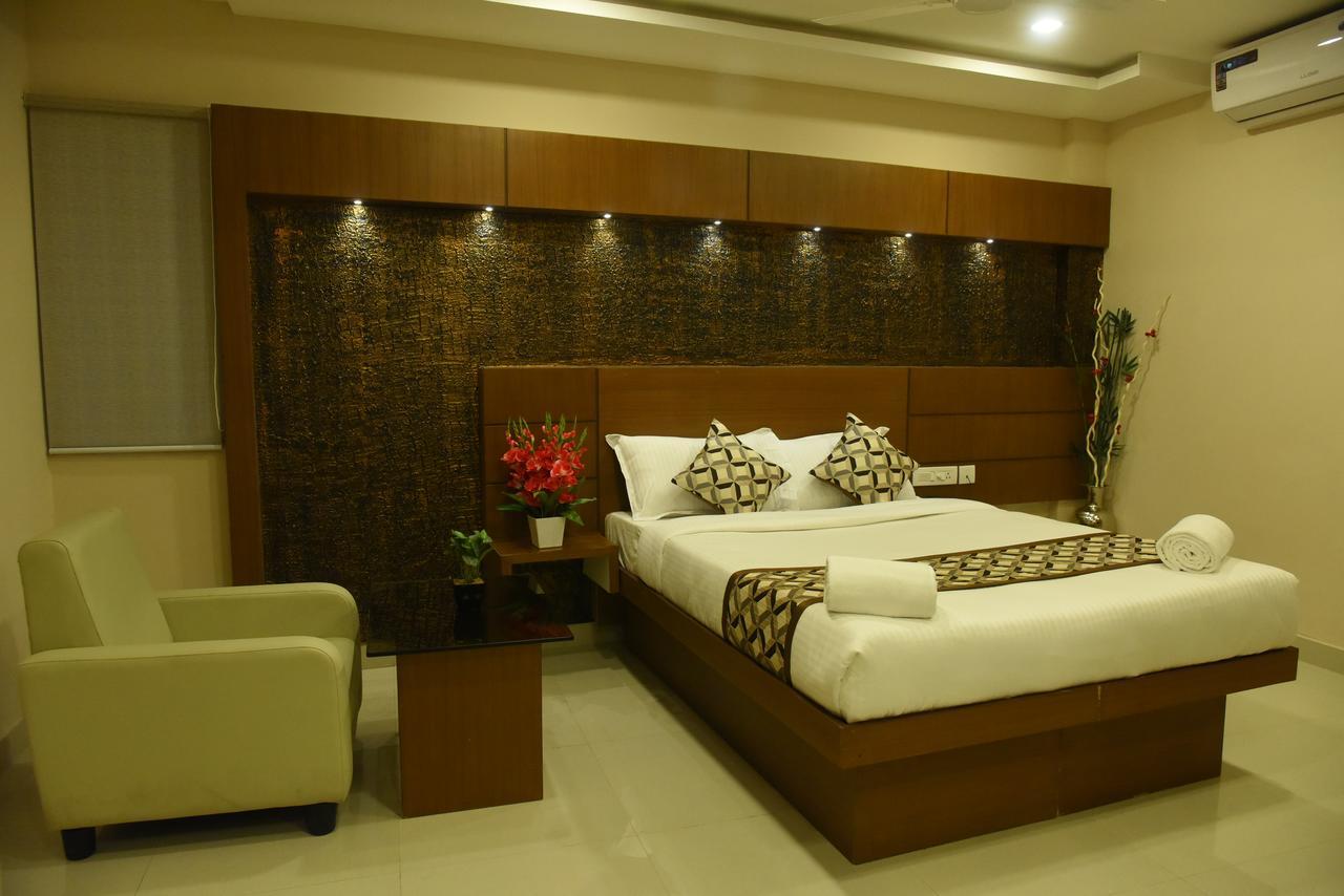The Hydel Park Hotel Chennai Eksteriør billede