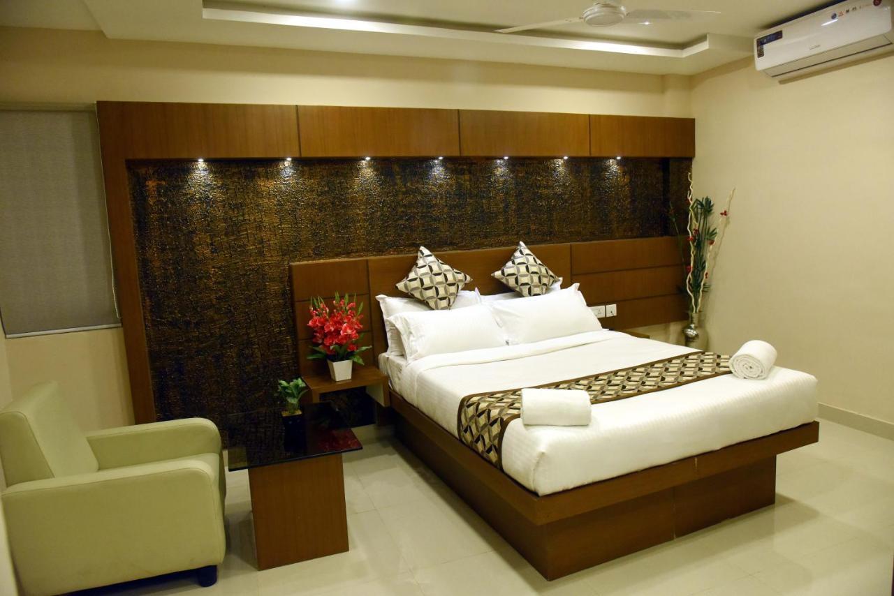 The Hydel Park Hotel Chennai Eksteriør billede